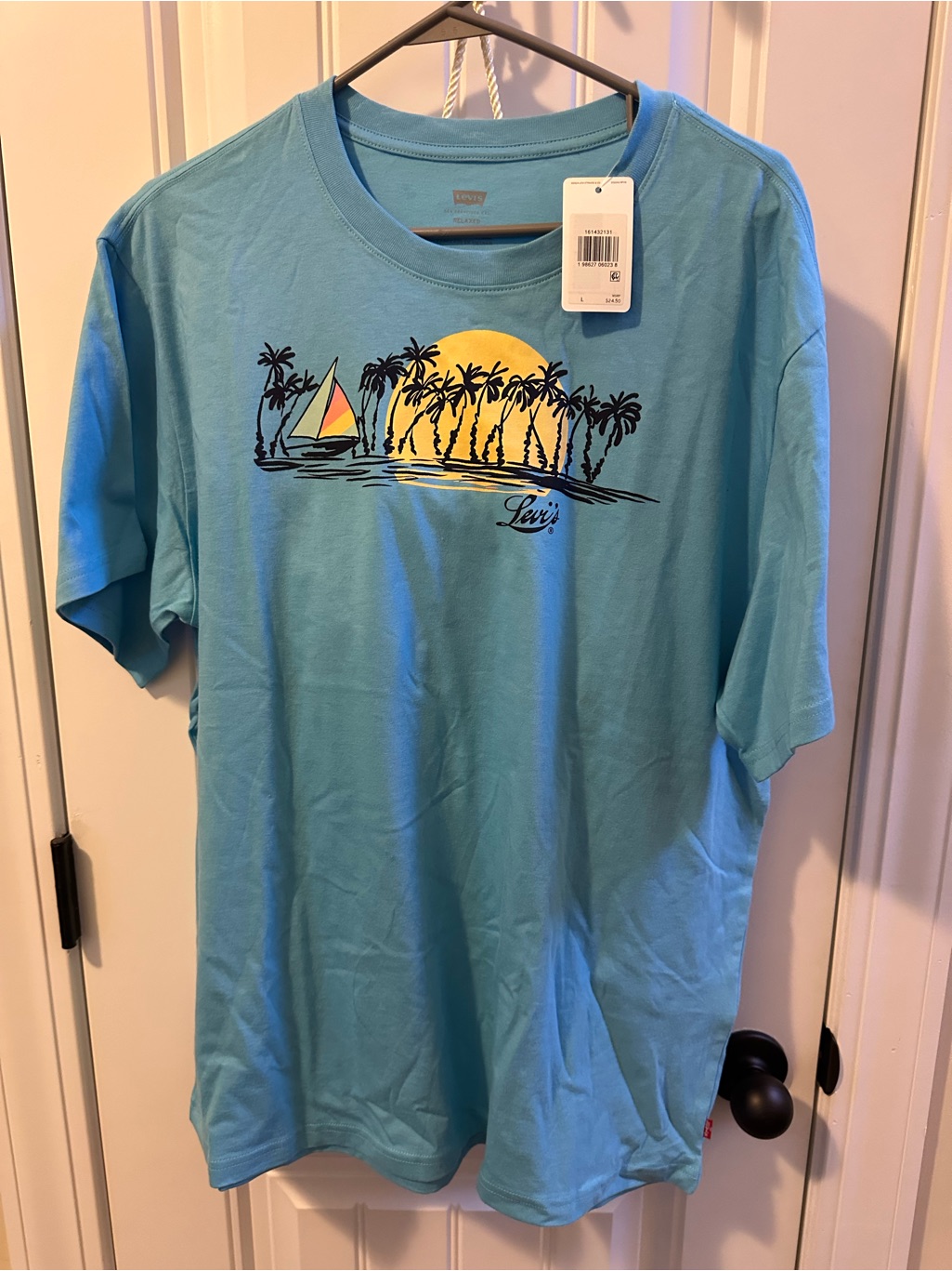 Levi's Light Blue Short-Sleeve Tee With Sunset Sailboat Graphic Mens Size Large